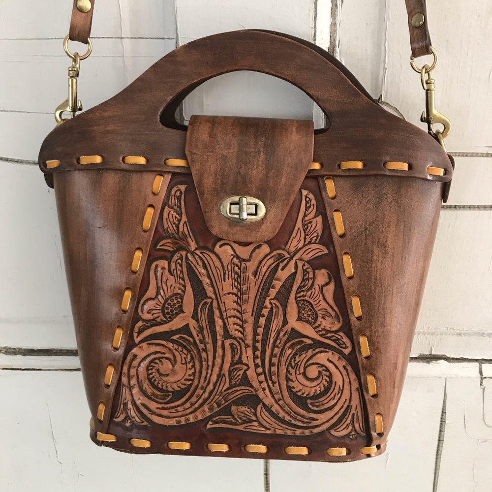 Vintage leather hand tooled purse - Picture 2 of 7